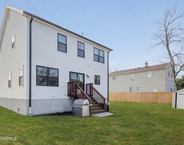 35 Alberta Avenue - Photo Thumbnail 5