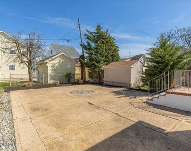 1708 A Street - Photo Thumbnail 12