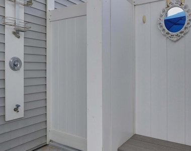 1607 Baltimore Avenue - Photo Thumbnail 5