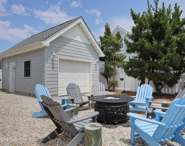1607 Baltimore Avenue - Photo Thumbnail 3