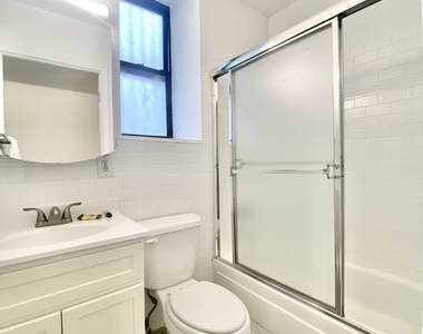 West 51st Street - Photo Thumbnail 6