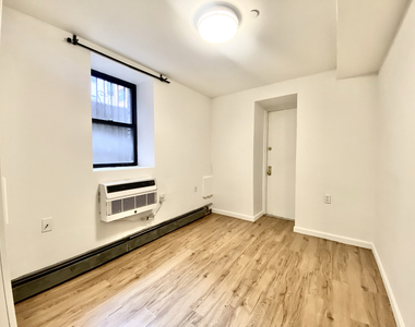 West 51st Street - Photo Thumbnail 8
