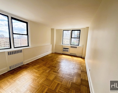 East 79th Street - Photo Thumbnail 4