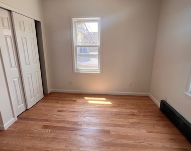 610 East 3 Street - Photo Thumbnail 4