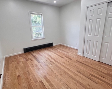 610 East 3 Street - Photo Thumbnail 3