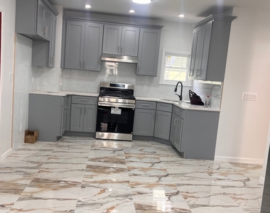610 East 3 Street - Photo Thumbnail 2