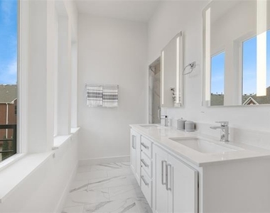 3915 N Hall Street - Photo Thumbnail 12