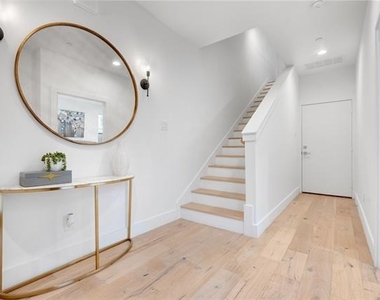3915 N Hall Street - Photo Thumbnail 1