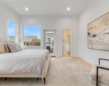 3915 N Hall Street - Photo Thumbnail 11