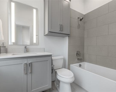 3915 N Hall Street - Photo Thumbnail 9