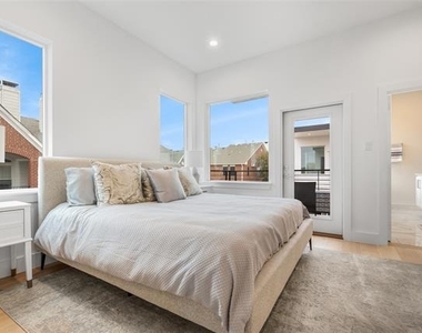 3915 N Hall Street - Photo Thumbnail 10
