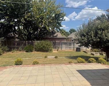 1325 Gatewood Drive - Photo Thumbnail 9