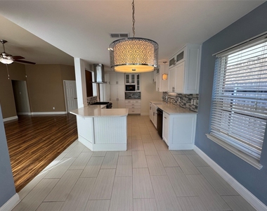 1325 Gatewood Drive - Photo Thumbnail 13