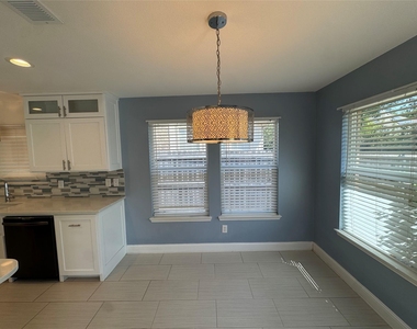 1325 Gatewood Drive - Photo Thumbnail 12