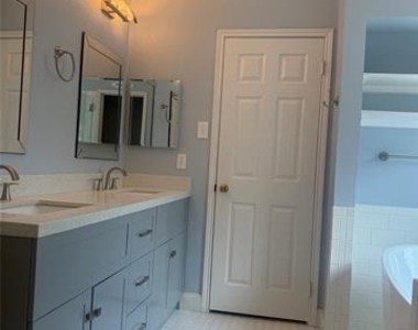 1325 Gatewood Drive - Photo Thumbnail 7