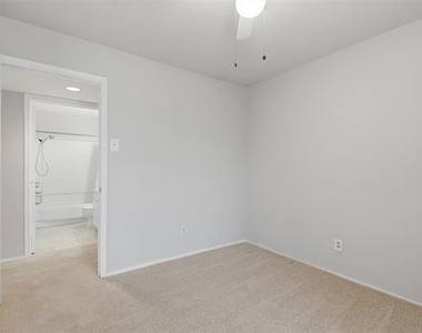 5909 Lake Hubbard Parkway - Photo Thumbnail 15
