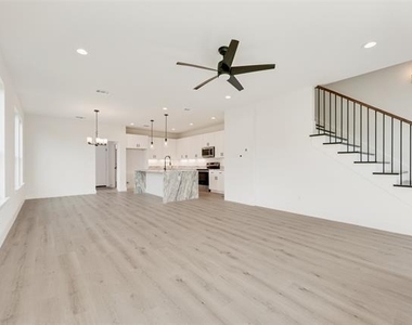 2326 Fairfax Drive - Photo Thumbnail 4