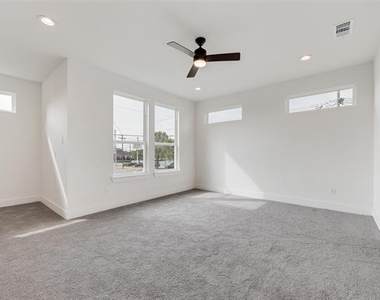 2326 Fairfax Drive - Photo Thumbnail 12