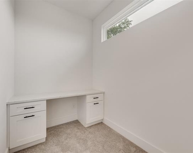 2326 Fairfax Drive - Photo Thumbnail 18