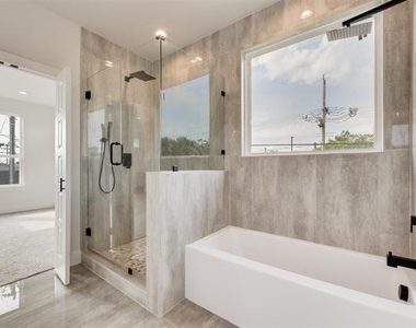 2326 Fairfax Drive - Photo Thumbnail 15