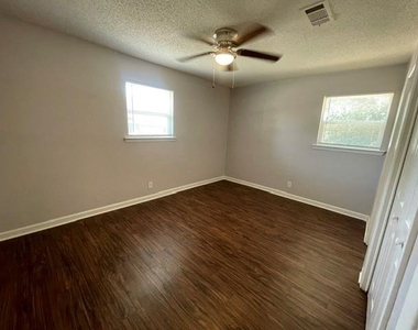 2232 Shady Brook Drive - Photo Thumbnail 15
