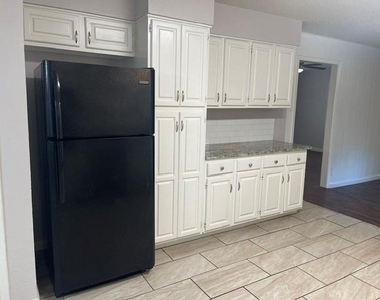 2232 Shady Brook Drive - Photo Thumbnail 9
