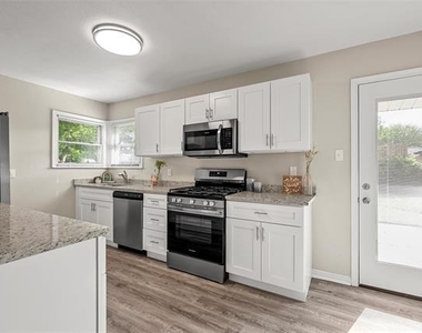609 N Norma Drive - Photo Thumbnail 5