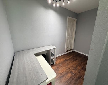 1109 Leyenda Drive - Photo Thumbnail 11