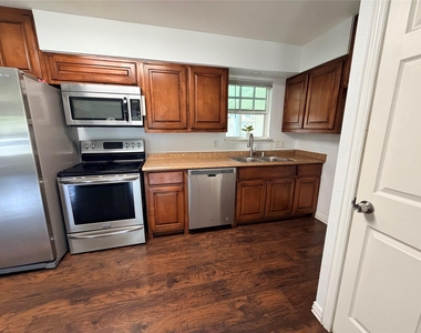 1109 Leyenda Drive - Photo Thumbnail 3