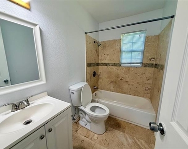 1109 Leyenda Drive - Photo Thumbnail 12