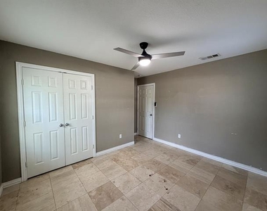 1109 Leyenda Drive - Photo Thumbnail 14