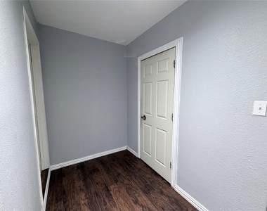 1109 Leyenda Drive - Photo Thumbnail 9