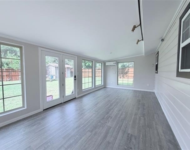 1109 Leyenda Drive - Photo Thumbnail 6
