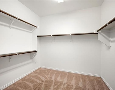 3713 Limousine Parkway - Photo Thumbnail 15