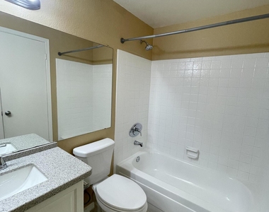 8888 N 47th Avenue - Photo Thumbnail 4