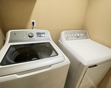 8888 N 47th Avenue - Photo Thumbnail 6