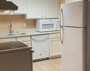 8888 N 47th Avenue - Photo Thumbnail 9