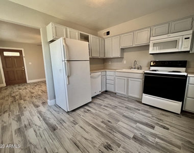 1413 N Jay Street - Photo Thumbnail 3