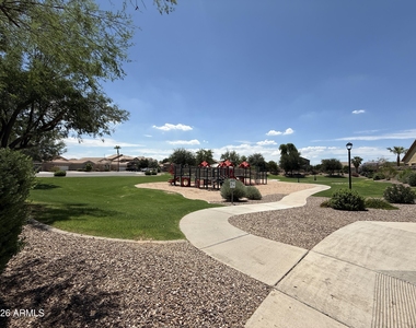 2417 E Iris Drive - Photo Thumbnail 39