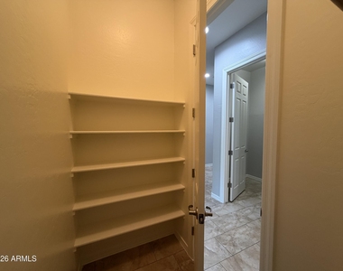 2417 E Iris Drive - Photo Thumbnail 25