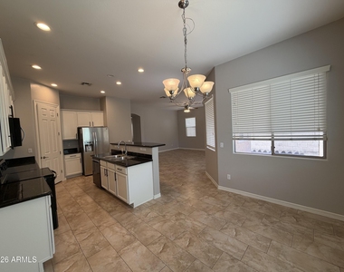 2417 E Iris Drive - Photo Thumbnail 7