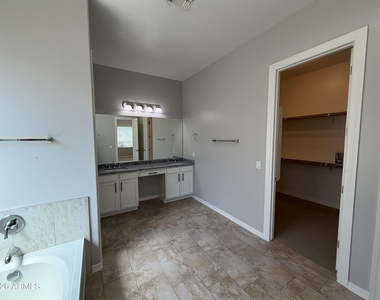 2417 E Iris Drive - Photo Thumbnail 20