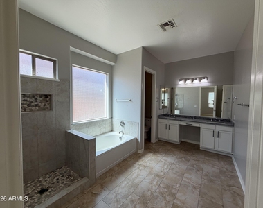 2417 E Iris Drive - Photo Thumbnail 17