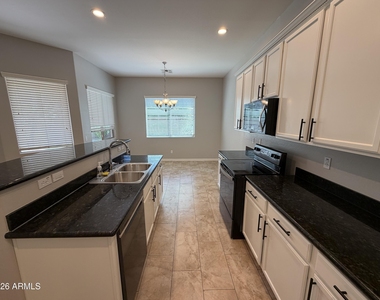 2417 E Iris Drive - Photo Thumbnail 10