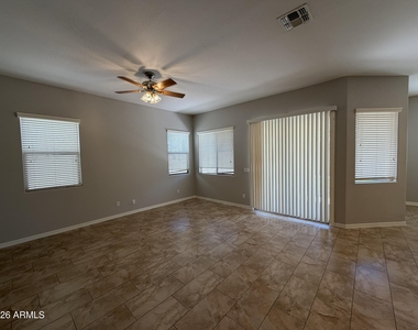 2417 E Iris Drive - Photo Thumbnail 11