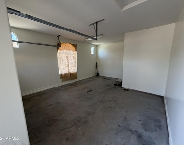 2417 E Iris Drive - Photo Thumbnail 35