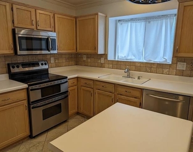 5232 Goodman Drive - Photo Thumbnail 7