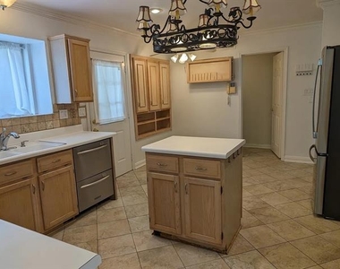 5232 Goodman Drive - Photo Thumbnail 8