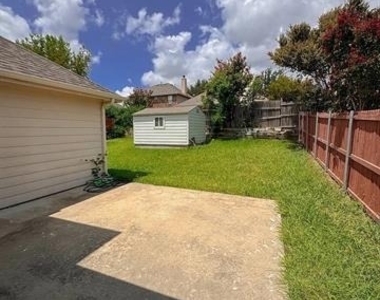 7015 Hillwood Drive - Photo Thumbnail 26