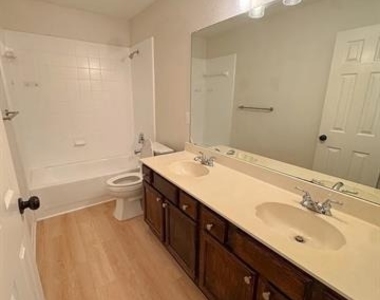 7015 Hillwood Drive - Photo Thumbnail 18
